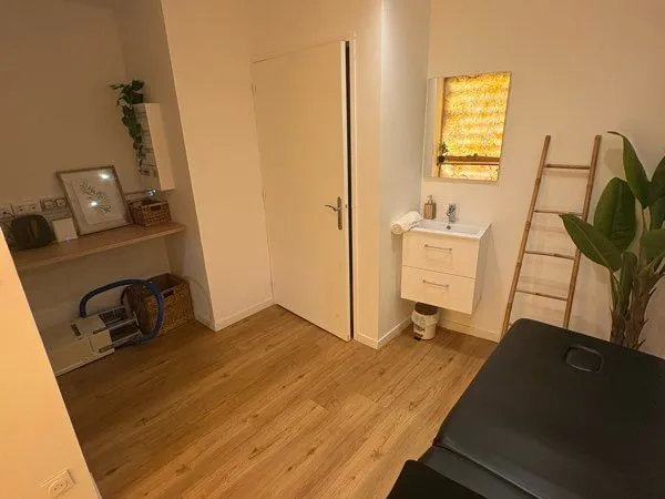 Loue salle équipée pour un Kiné ou Ostheo à Bordeaux dans un complexe sportif de 600m2 (arts martiau