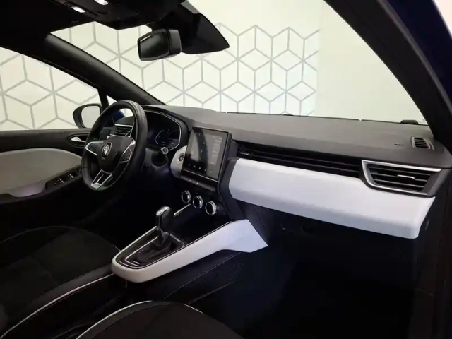 Renault Clio e-tech 140 - 21 — photo 32