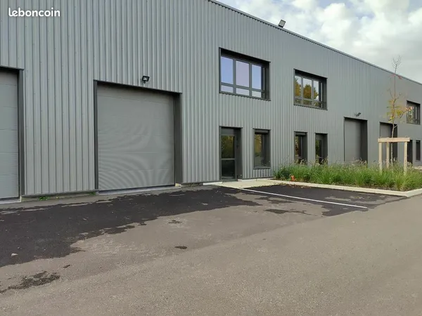 LOCAL D'ACTIVITE 225 m² BOURGOIN JALLIEU