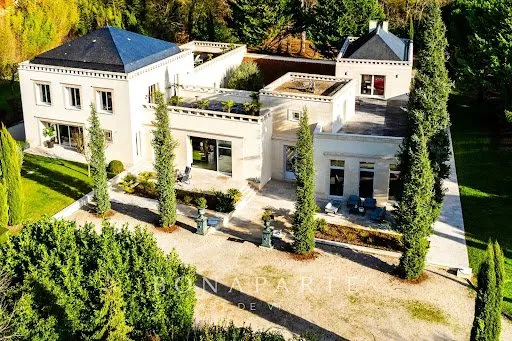 Maison 7 pièces 580 m²