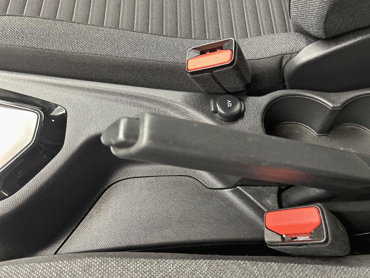 Peugeot 2008 hybrid 136 e-dcs6 active — photo 18