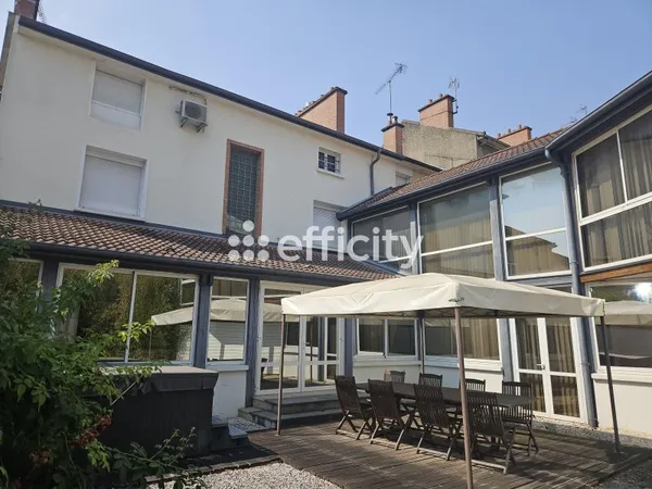 Maison 10 pièces 370 m²