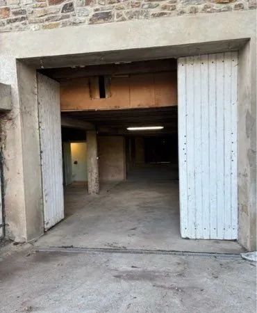 À louer local de 200 m²