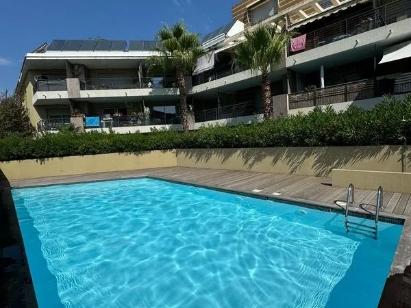 🌴 T2 BIS rénové - 39 m² + terrasse 12 m² - 200 m plage & Marina - Piscine - Parking - DIRECT PROPRIÉ