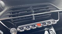 Peugeot 2008 1.2 PureTech 130ch S&S Allure Pack — photo 15