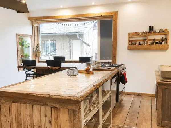 Maison avec dépendances 9 pièces 270 m²