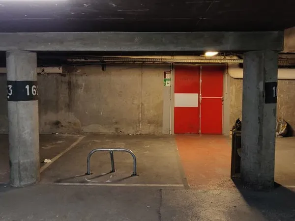 Parking 12 m 2 ou vendre Rue de Torcy 75018