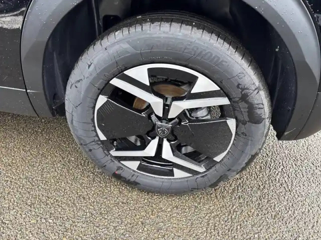 Peugeot 2008 hybrid 145 e-dcs6 — photo 13