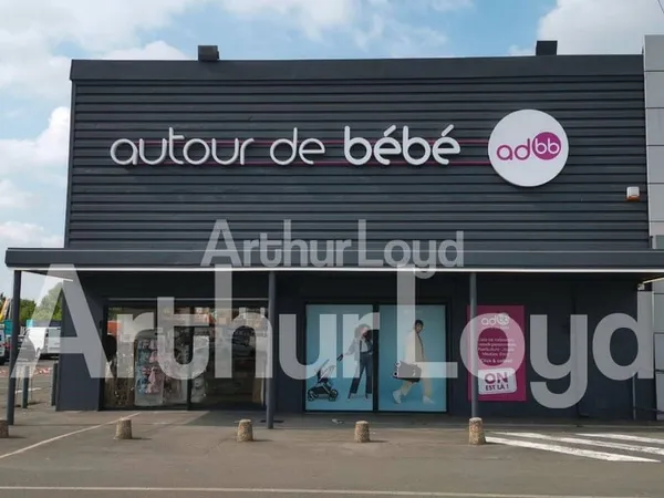 Local commercial 840 m²