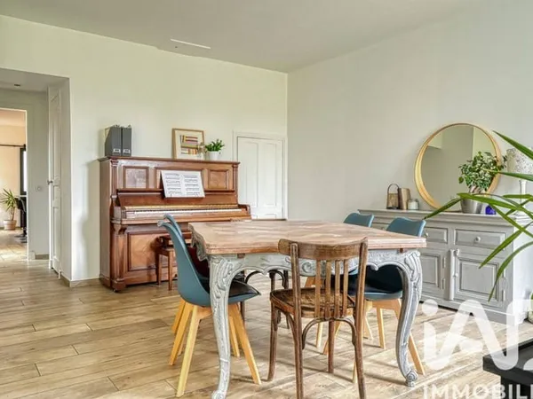 Maison 8 pièces 211 m²