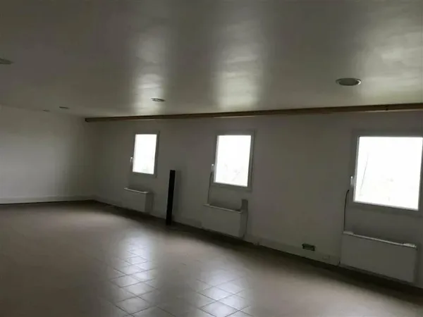 Local 1 pièce 548 m²