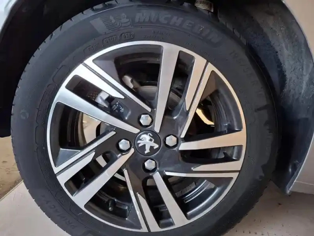 Peugeot 208 puretech 100 s&amp;s bvm6 — photo 2