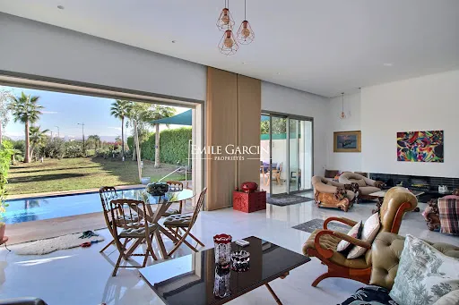 Maison 10 pièces 300 m²
