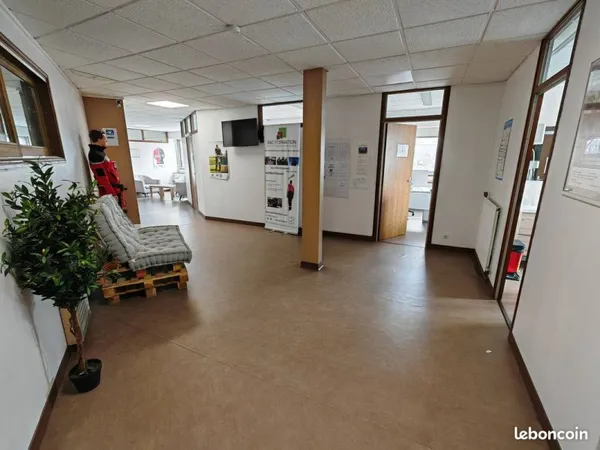 Plateau de 340 m2 de bureaux, salles de reunion/formation ...