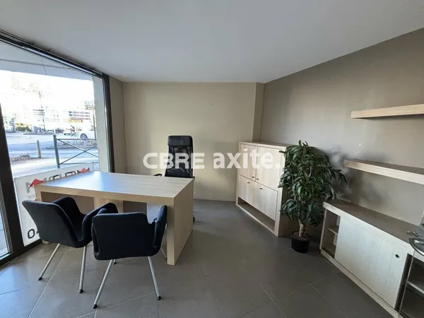 Local commercial 214 m²