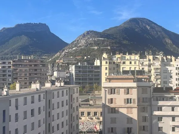 Lumineux T2 - Etage Elevé - Stalingrad (proche Bonne - Gustave Rivet)