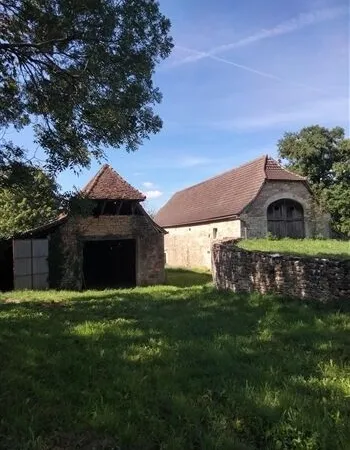 Secteur Gramat – Deux belles granges en pierre à réhabiliter, dans un environnement de charme