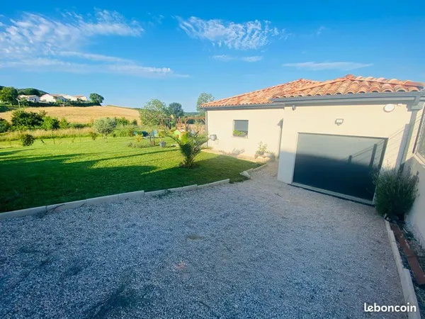 Maison de plain-pied 99 m² - 3 chambres - Terrain 830 m² - Saint-Vincent-la-Commanderie (26300)