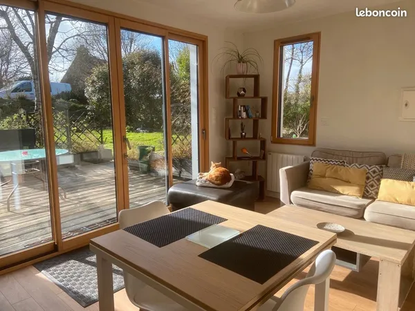Maison dans hameau près de la mer