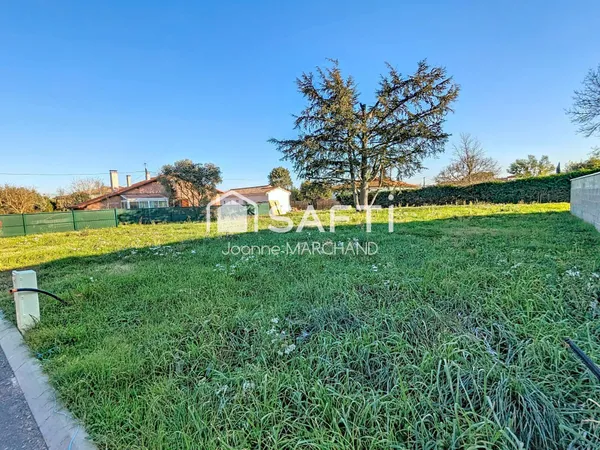 Village d'Eaunes très beau terrain plat 497m²