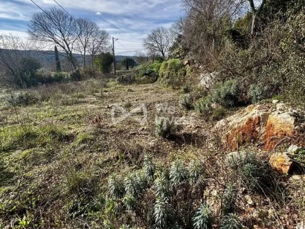Terrain 472 m²