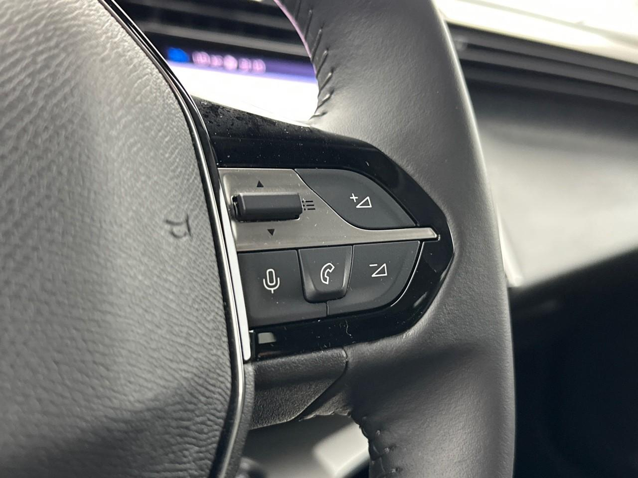 Peugeot 408 phev 180 e-eat8 allure pack — photo 19