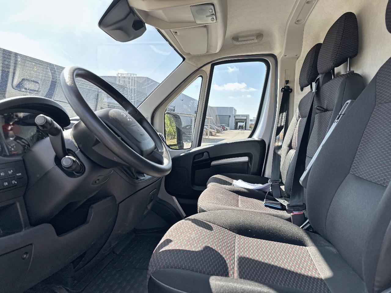 Peugeot Boxer tole 330 l1h1 bluehdi 120 s&s asphalt — photo 11