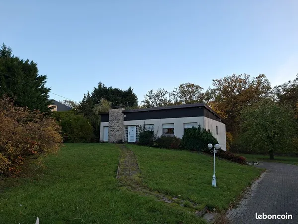 Charmante maison familiale des années 1960 avec grand terrain arboré de 5 000 m²