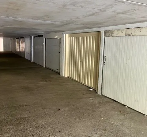 Garage fermé à vendre