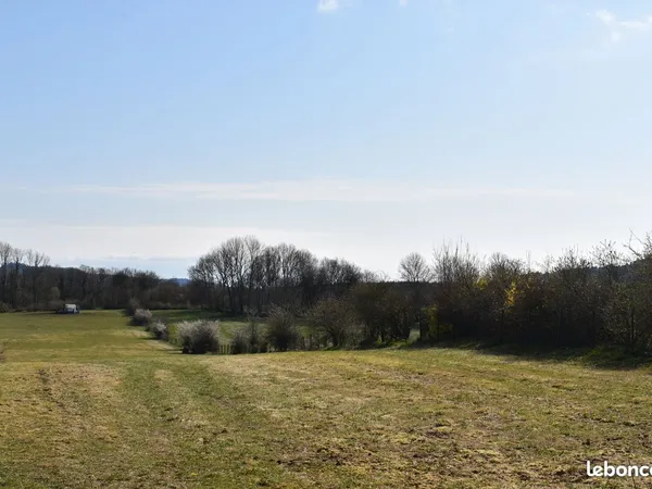 Superbe terrain constructible, vue dégagée, orienté plein sud (hors lotissement)
