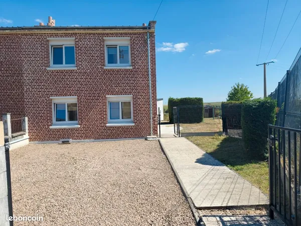 Maison rénovée avec jardin et dépendance - 100 m² à Viesly