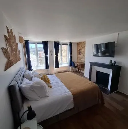 ✨ Superbe T3 meublé 57 m² · Hyper-centre Poitiers · Parking privatif à proximité · Tout inclus (chau