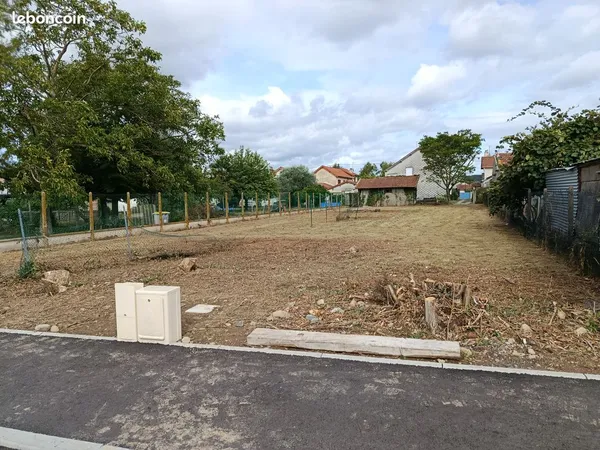SÉMÉAC - Terrain constructible 901 m² - 89 000