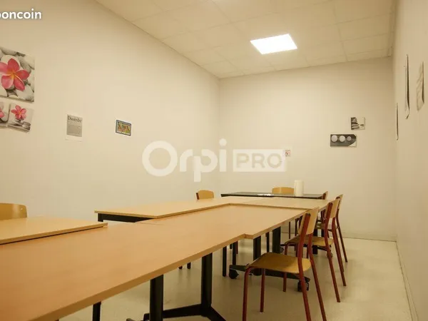 Bureau 130 m²