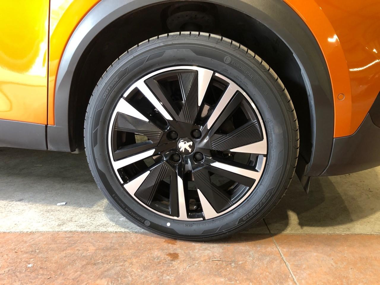 Peugeot 2008 puretech 130 s&s eat8 gt pack — photo 11