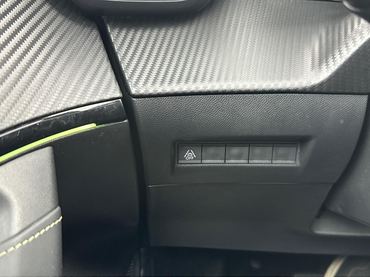Peugeot 2008 puretech 130 s&s eat8 gt — photo 18