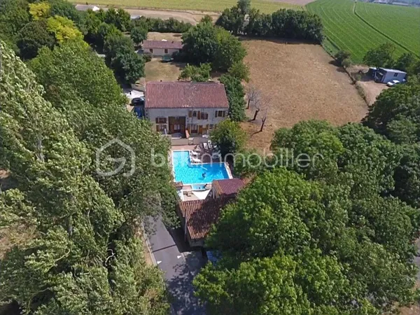 Maison 22 pièces 550 m²