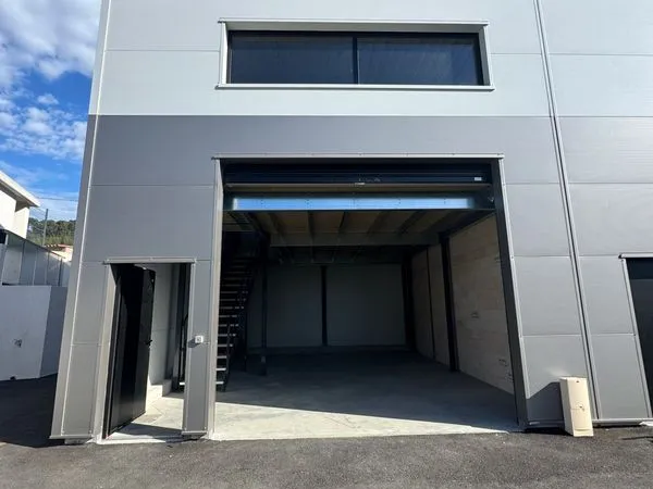 Entrepôt 92 m² Hyères