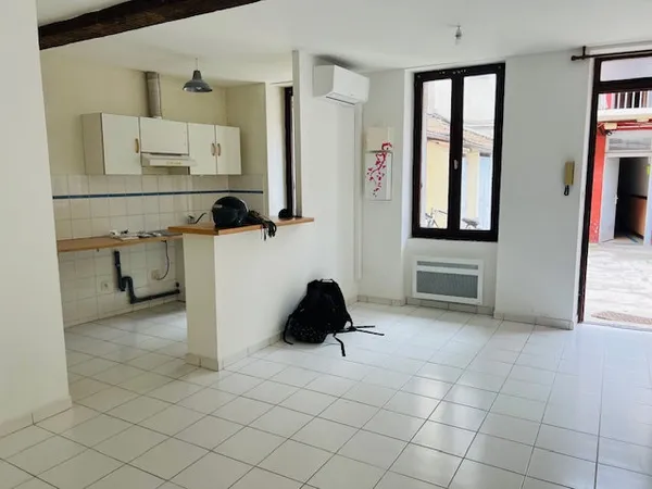 Studio 30m2 non meublé avec climatisation quartier du Busca
