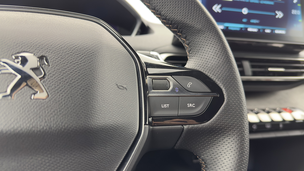 Peugeot 3008 Hybrid 225 e-EAT8 — photo 17
