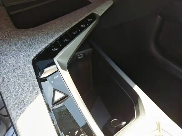 Peugeot 5008 hybrid 145 ch e-dcs6 — photo 18