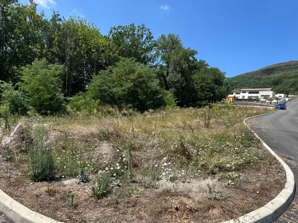 A VENDRE TERRAIIN CONSTRUCTIBLE