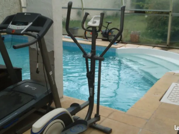 Loue gde maison avec piscine et locaux professionnels