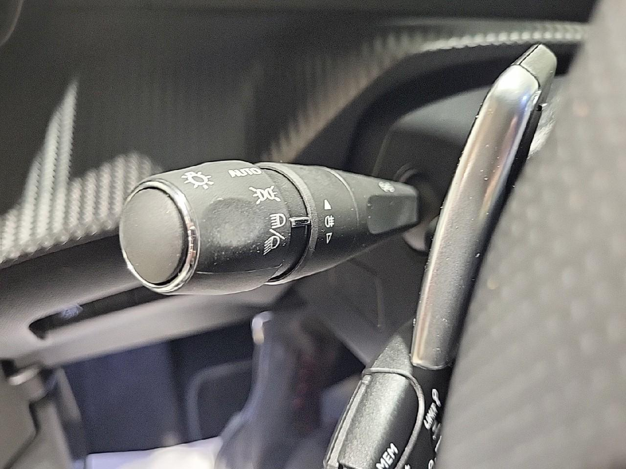 Peugeot 2008 puretech 130 s&s eat8 gt — photo 19
