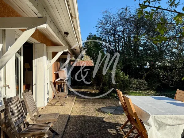 Vends villa - 104 m² - 4 pièces, 3 chambres - Arès 33740