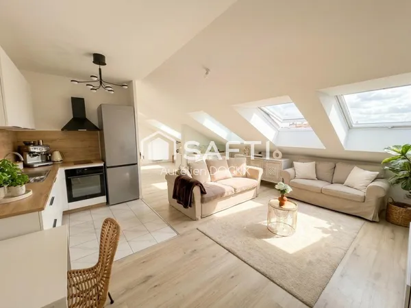 T2 de 2022, 63 m² au sol, dernier étage, proche commodités.