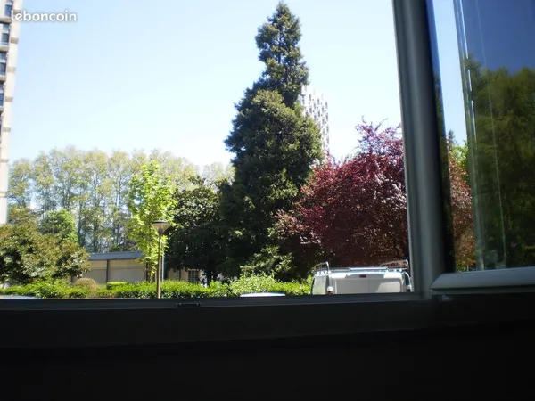 Chambre en colocation dans T3 meublé, Immeuble en S de Grenoble au rdc, calme et ensoleillé