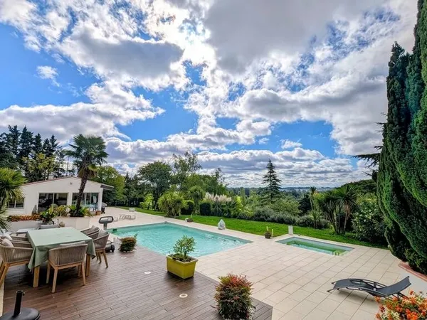 Maison 8 pièces 279 m²