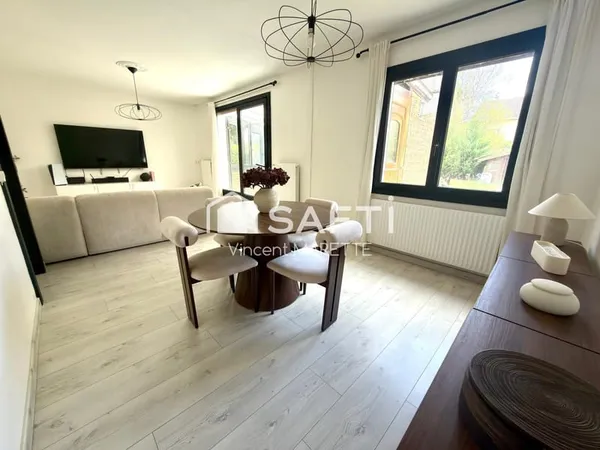 Le bonheur d'une maison familiale commence ici, avec un jardin, de beaux volumes et un environnement