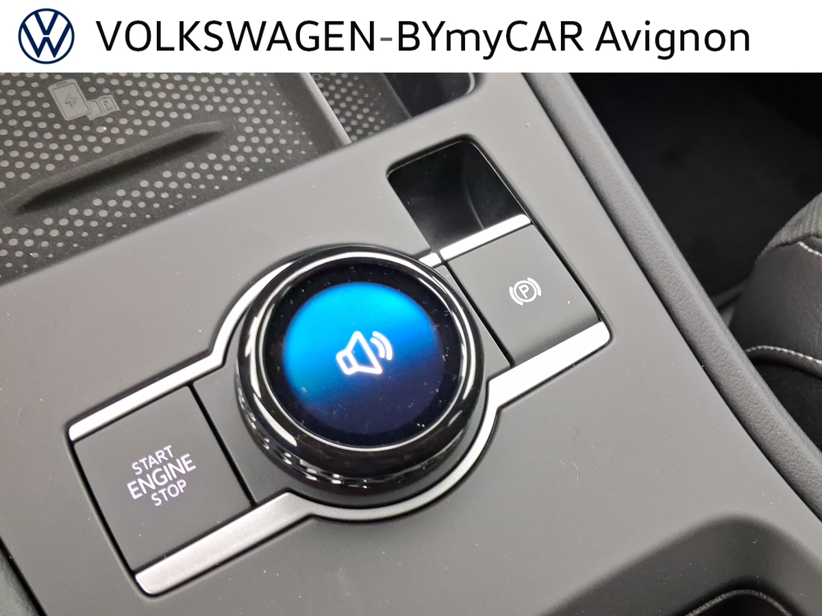 Volkswagen T-Roc 1.5 eTSI EVO2 Hybrid 150 ch DSG7 — photo 31